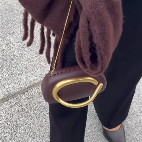 Guldfärgad metallstängning Kuvertväska kvinnor kväll bröllopsfest söt handväska handväska mörkröd beige 2024 vinter ny 8 best sales låda handväska - №2