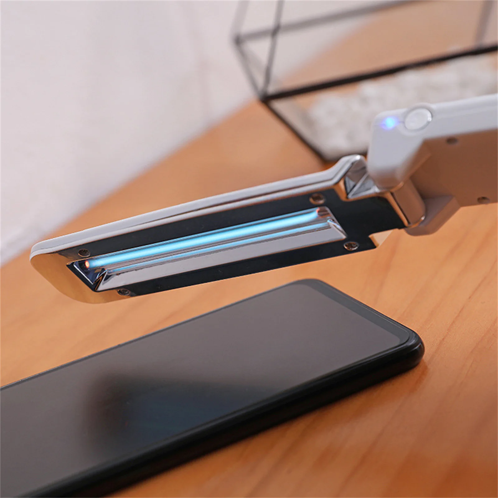 portable-uv-c-sterilizer-handheld-foldable-design-suitable-for-home-travel-office-use