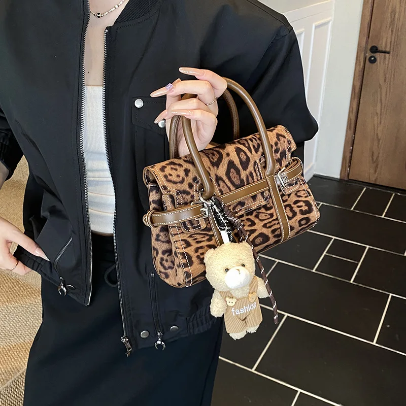 

Новая женская сумка через плечо 2025 года — маленькая квадратная сумочка в стиле ретро, ручная сумка через плечо, винтажная модная сумка, повседневная/офисная коричневая сумка