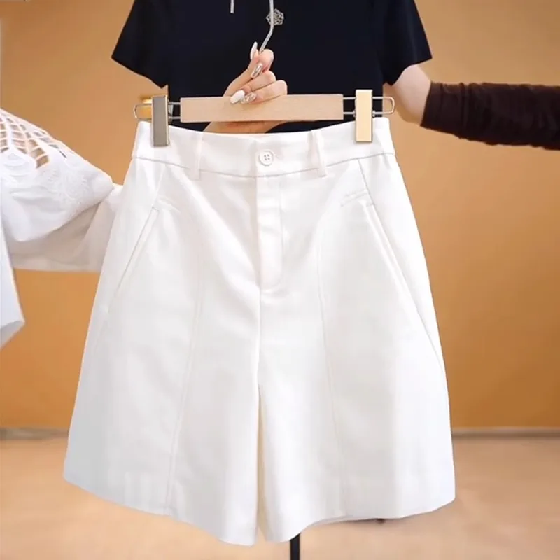 بدلة بيضاء شورت خمس نقاط للنساء شورت صيفي متعدد الاستخدامات بتصميم عصري غير رسمي