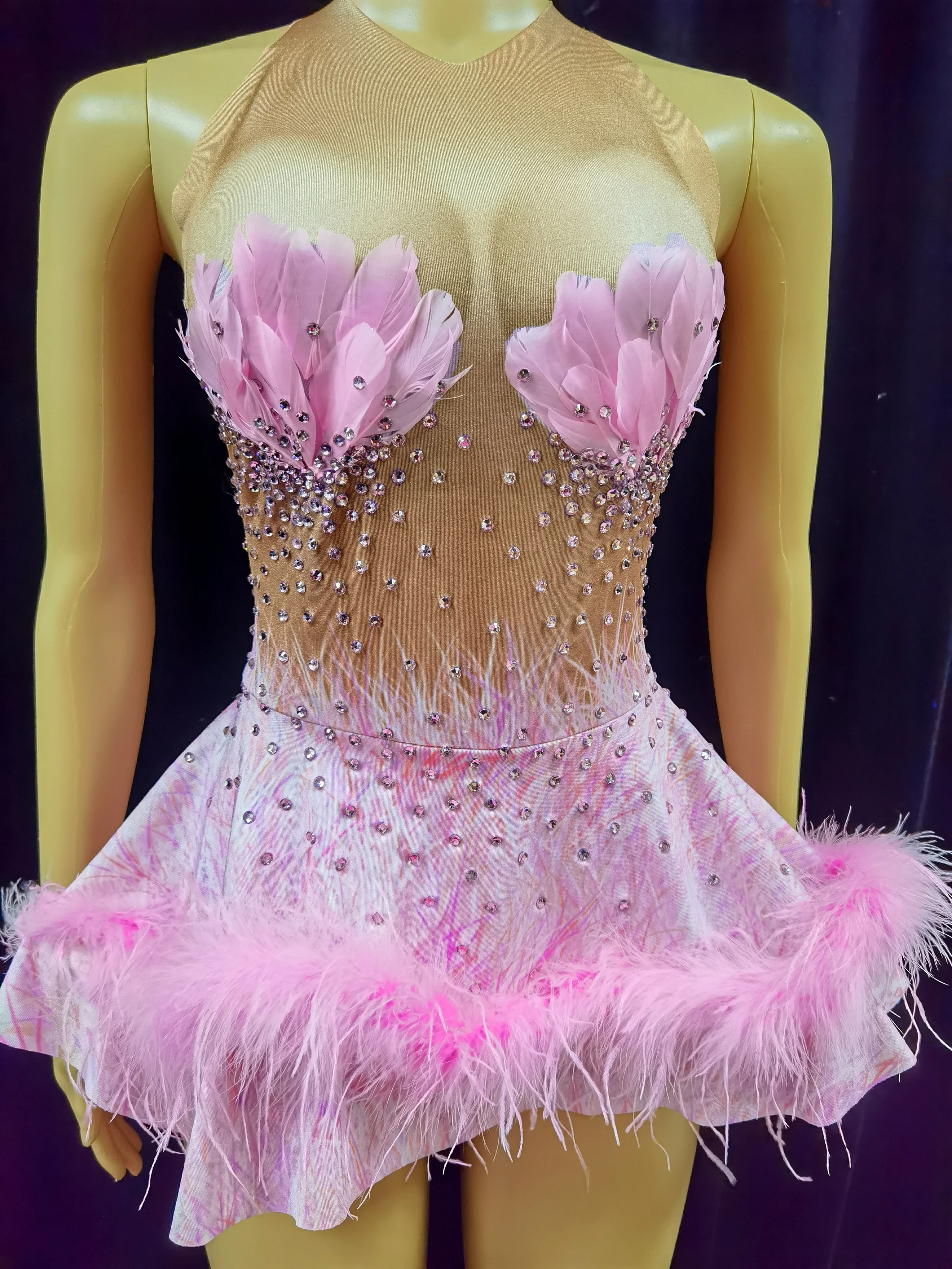 Disfraz de actuación para Club nocturno, Bar, cantante femenina, equipo de baile, estampado de carne expuesta, vestido Poncho de flamenco con plumas rosas