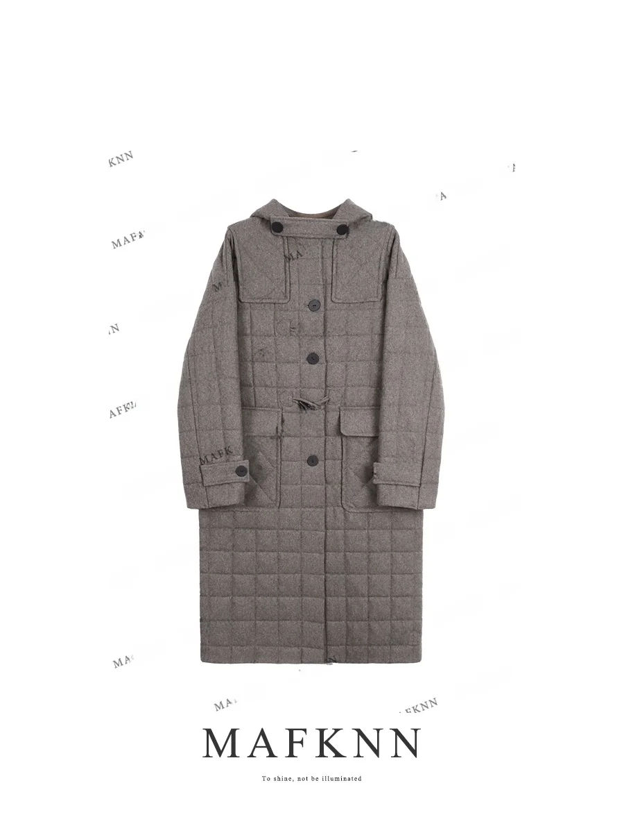 

Простая однотонная зимняя хлопковая куртка с капюшоном средней длины MK589: универсальный базовый дизайн для модных образов к концу года