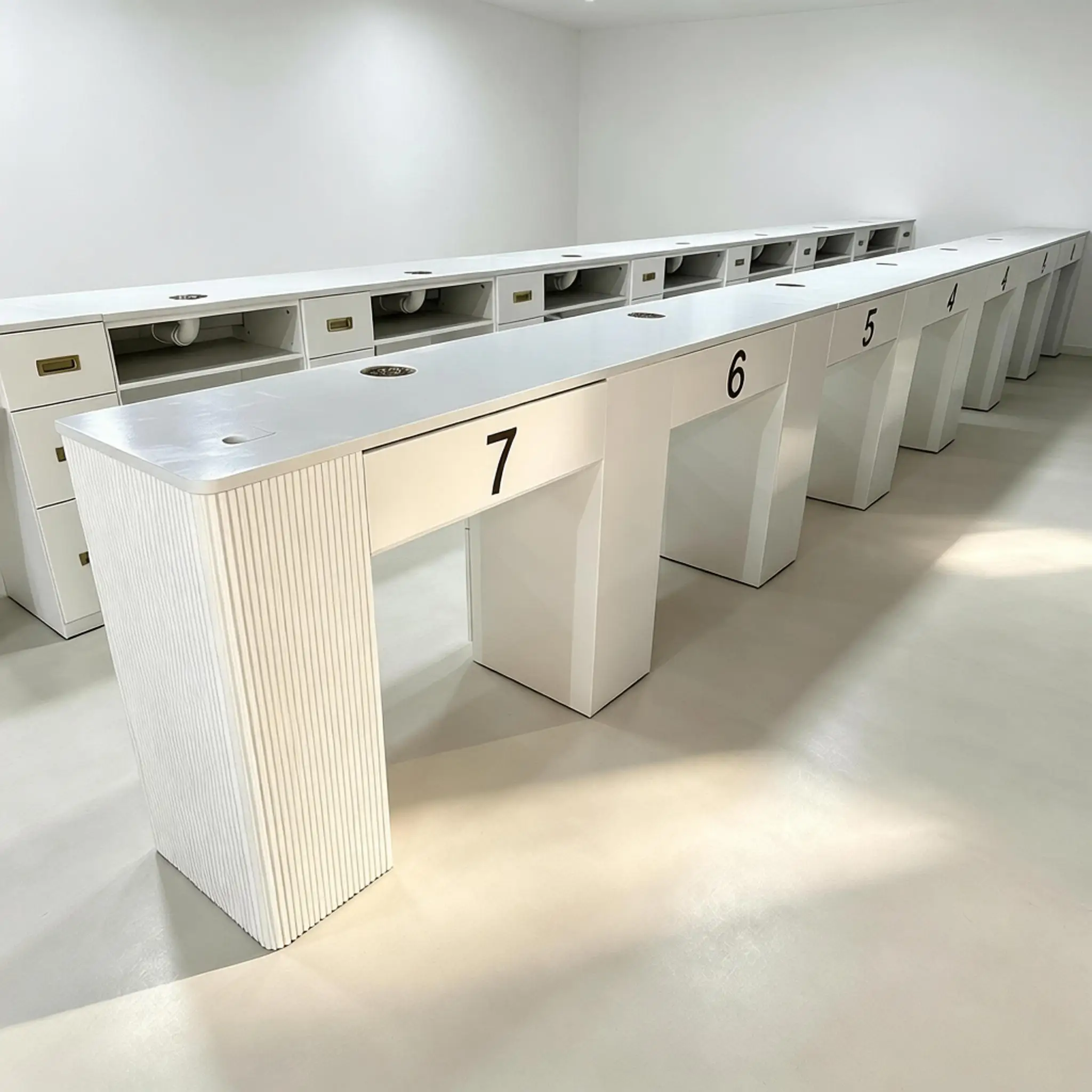 Custom Modern Manicure Table Nail Salon Furniture Nail Tech Table Nail Station Desk With Storage Drawers For Beauty Salon