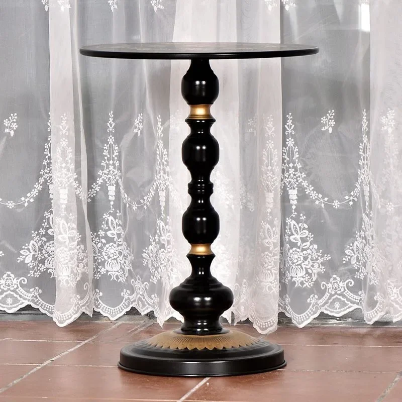 طاولة قهوة كلاسيكية مطلية على الطراز الأمريكي، أريكة مستديرة معدنية كبيرة، طاولة جانبية لغرفة النوم، طاولة بجانب السرير، طاولة قهوة كاجوال