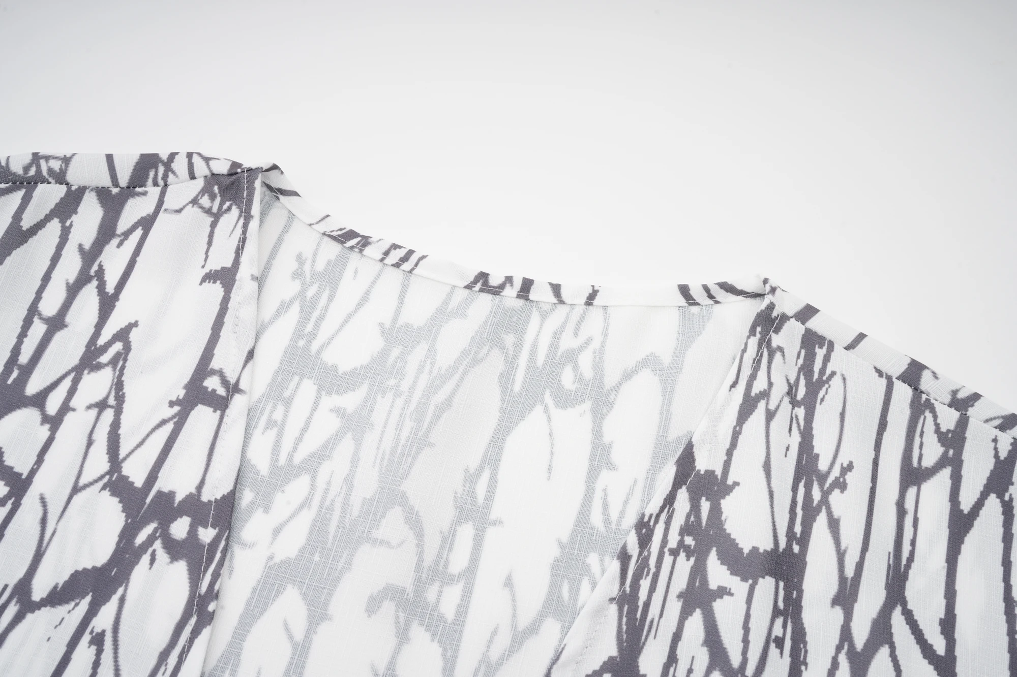 Dubai Black and White Branch Patterned Muslim Open Abaya Long sleeved Outer Robe for Muslim Lady Dressing for Daily Wear Ramadan