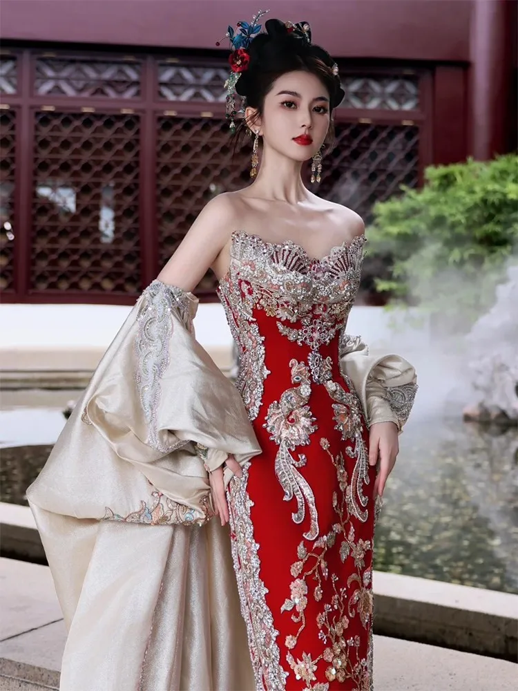 New Chinese-style wedding dress with a trailing for the banquet