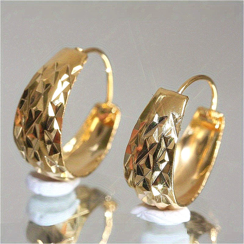 Fashion Classic Cut Pattern Golden Plated Hoop Earrings for Women Charm Temperament Banquet Festival Jewelry Accessories Crafts