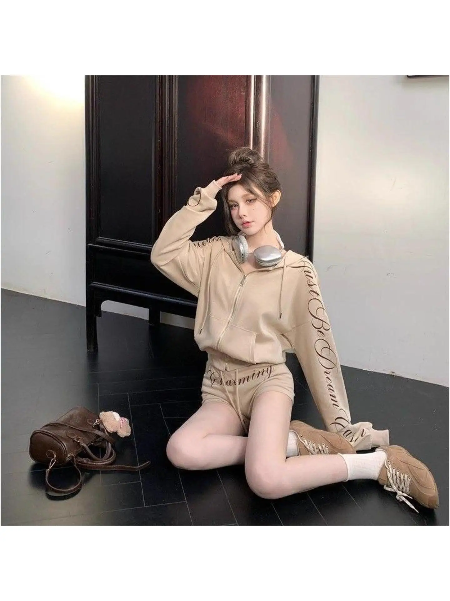 Sporty Letter Print Hoodie And Shorts Set Kaki Color Casual Hot Girl Two Piece Suit Spring Autumn Fashion Ensemble Women