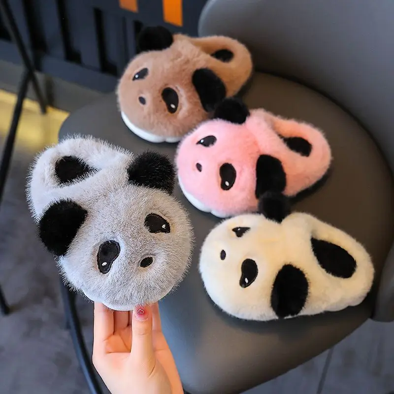 جديد الشتاء الاطفال المضادة للانزلاق الدافئة الباندا النعال سميكة الأحذية القطنية للفتيات المنزل استخدام عدم الانزلاق وحيد أحذية الملاعب المغطاة