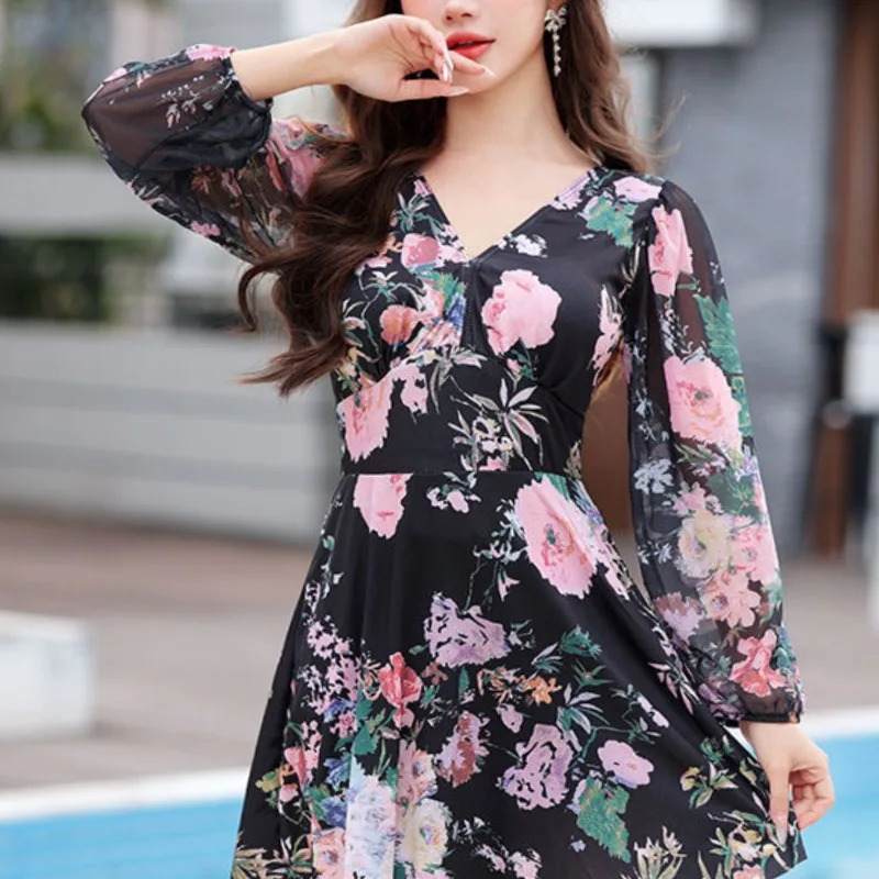 2024 New Temperament Printed Long Sleeved Swimwear Women's V-neck One Piece Hot Springs Slimming Sexy Sunscreen Swimwear Dress