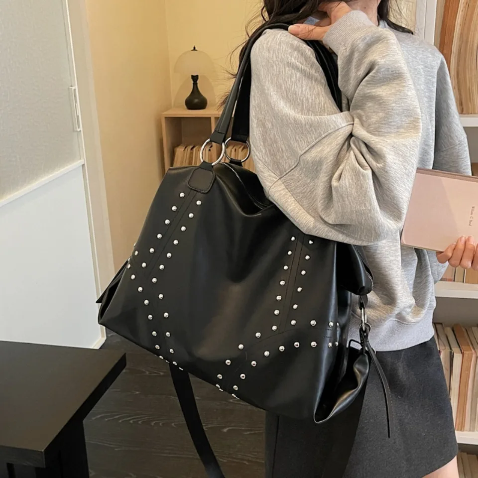 Fashion rivet women Shoulder Bag PU leather Hot girl motorcycle bag bolsa feminina female Underarm Bag ladies big handbag Black
