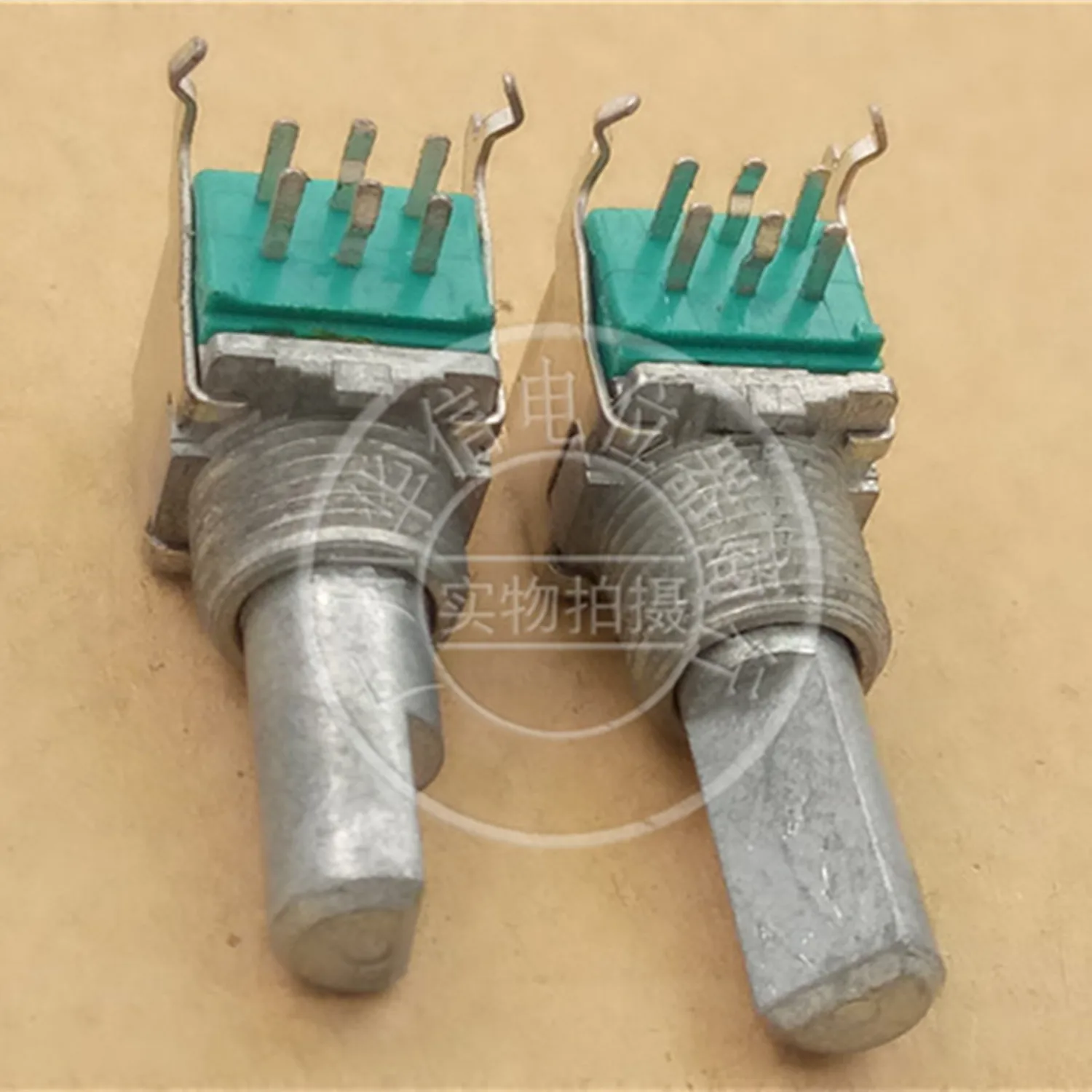 Original new 100% 9011 horizontal balanced double potentiometer MN50K with midpoint mounting hole 9mm (SWITCH)
