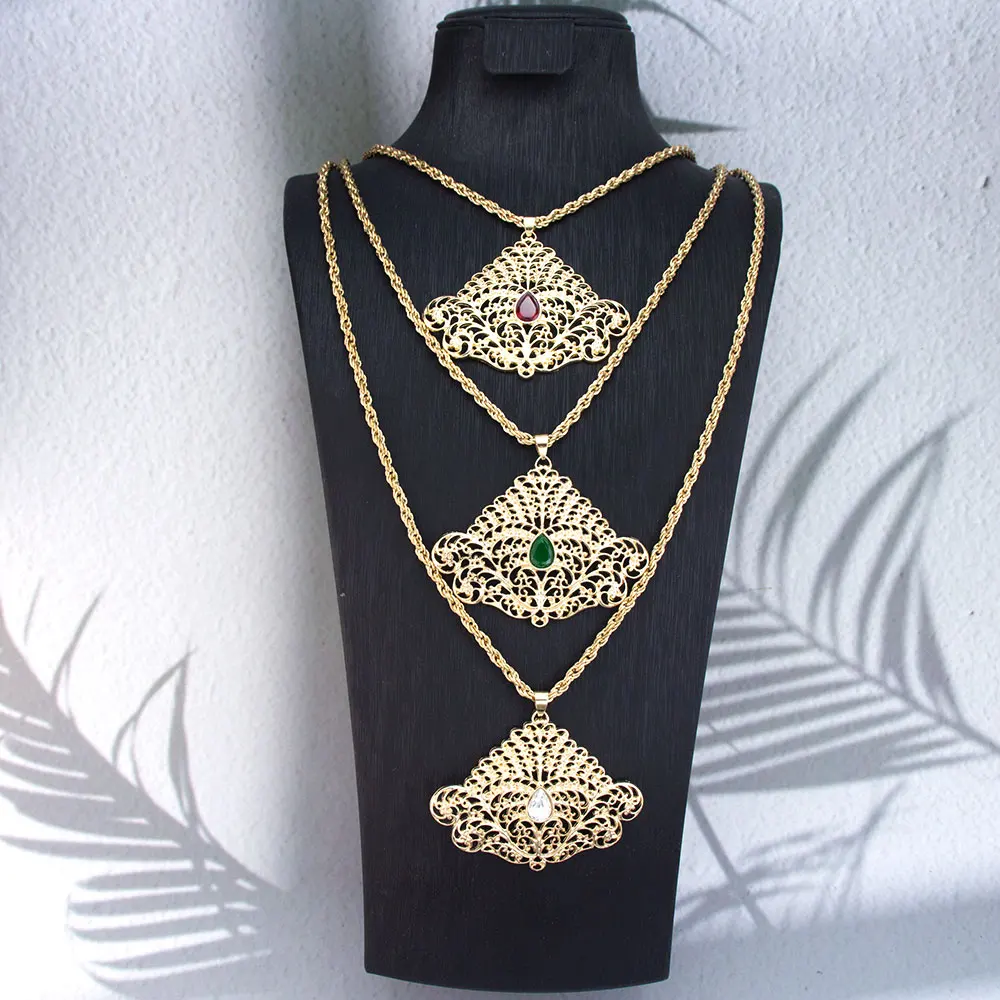 Collier Pendentif Traditionnel Couleur Or, Bijoux à Motifs Creux, Idéal pour le Tourisme, les Banquets, la Plage