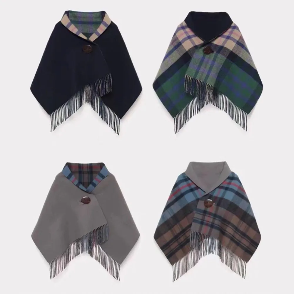 Multifunktionaler doppelseitiger Plaid-Poncho-Schal aus Kunstwolle mit Quastenbesatz, dicke Strickdecke mit Knopfverschluss – Detail 4