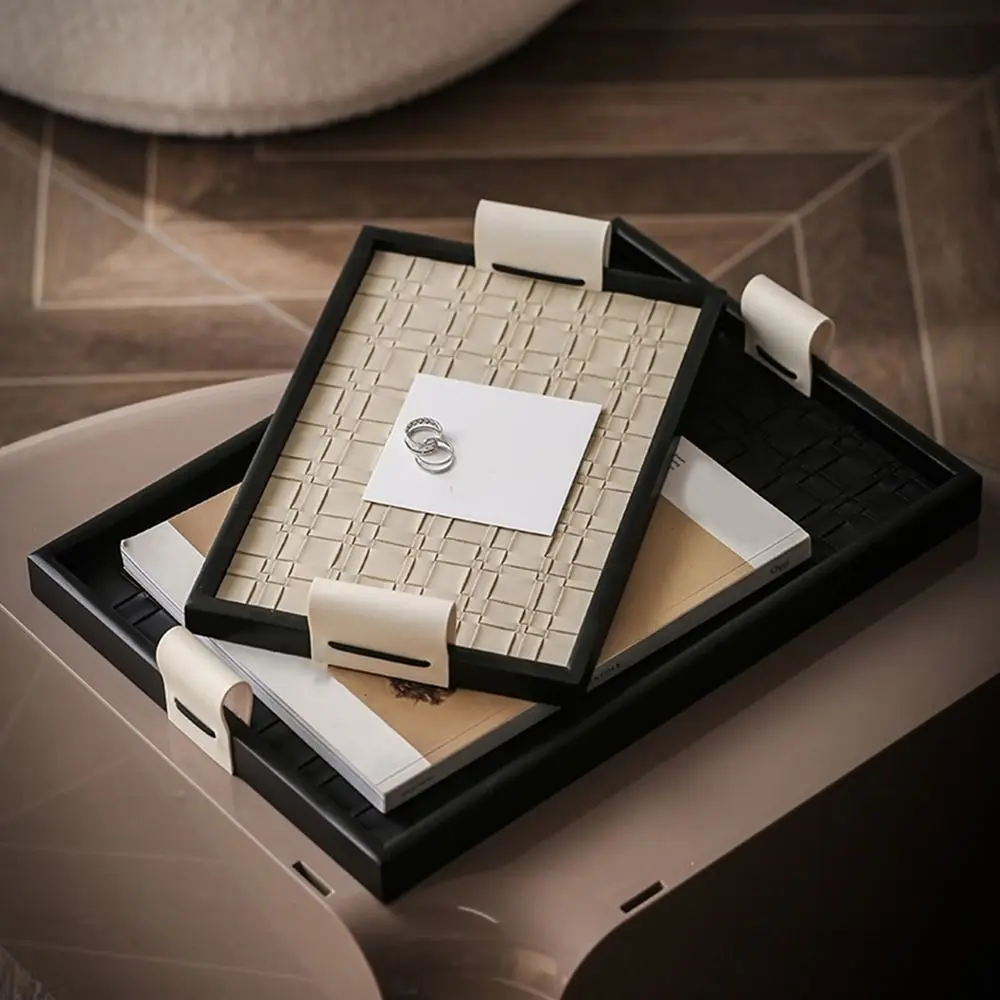 

Легкий роскошный черный/бежевый тканый кожаный поднос для хранения, прямоугольная тарелка для демонстрации ювелирных изделий ручной работы с ручкой, кожаный деревянный поднос для ключей