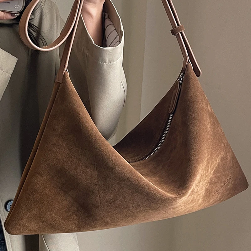 Dark Brown Suede Large Capacity Women\'s Shoulder Bag Stylish Tassel Designer Shopping Bag Strappy Handle Underarm Bag Handbag