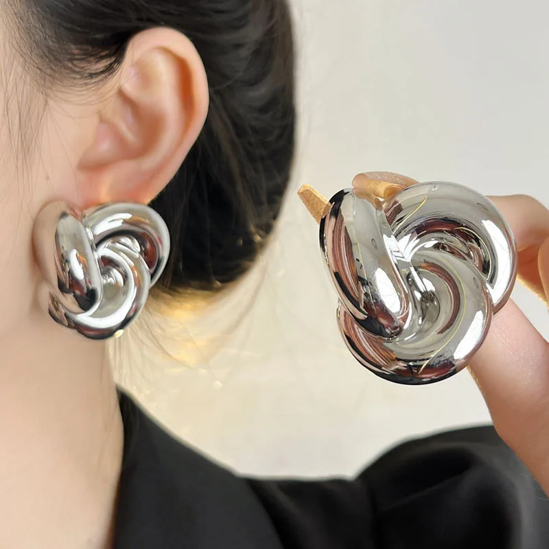 European And American Retro Exaggerated Twisted Metal Earrings Summer Light Luxury Temperament Suitable For Women\'s Accessories