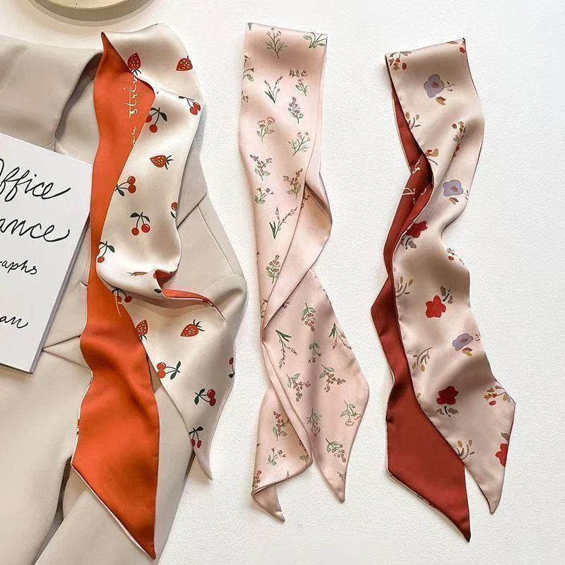 Pañuelo largo y fino de seda suave con estampado floral de rosas rojas de marca de lujo, ideal como decoración para el cabello, para mujer, para todas las estaciones, como pañuelo para la cabeza o el cuello, o foulard.