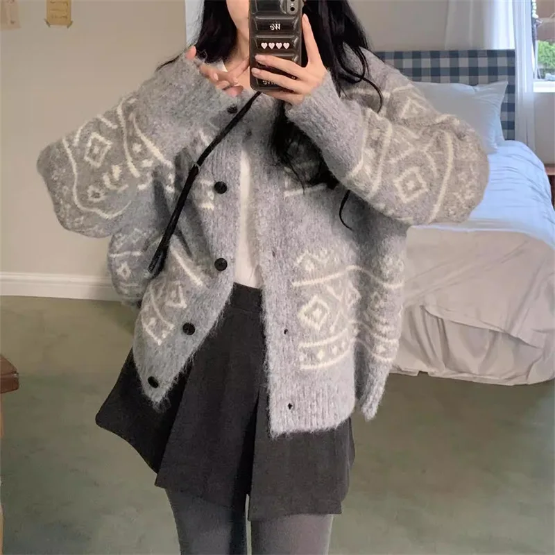 Nuovo design versatile giacca girocollo retrò jacquard maglione di colore a contrasto maglione lavorato a maglia sciolto cardigan lavorato a maglia da donna