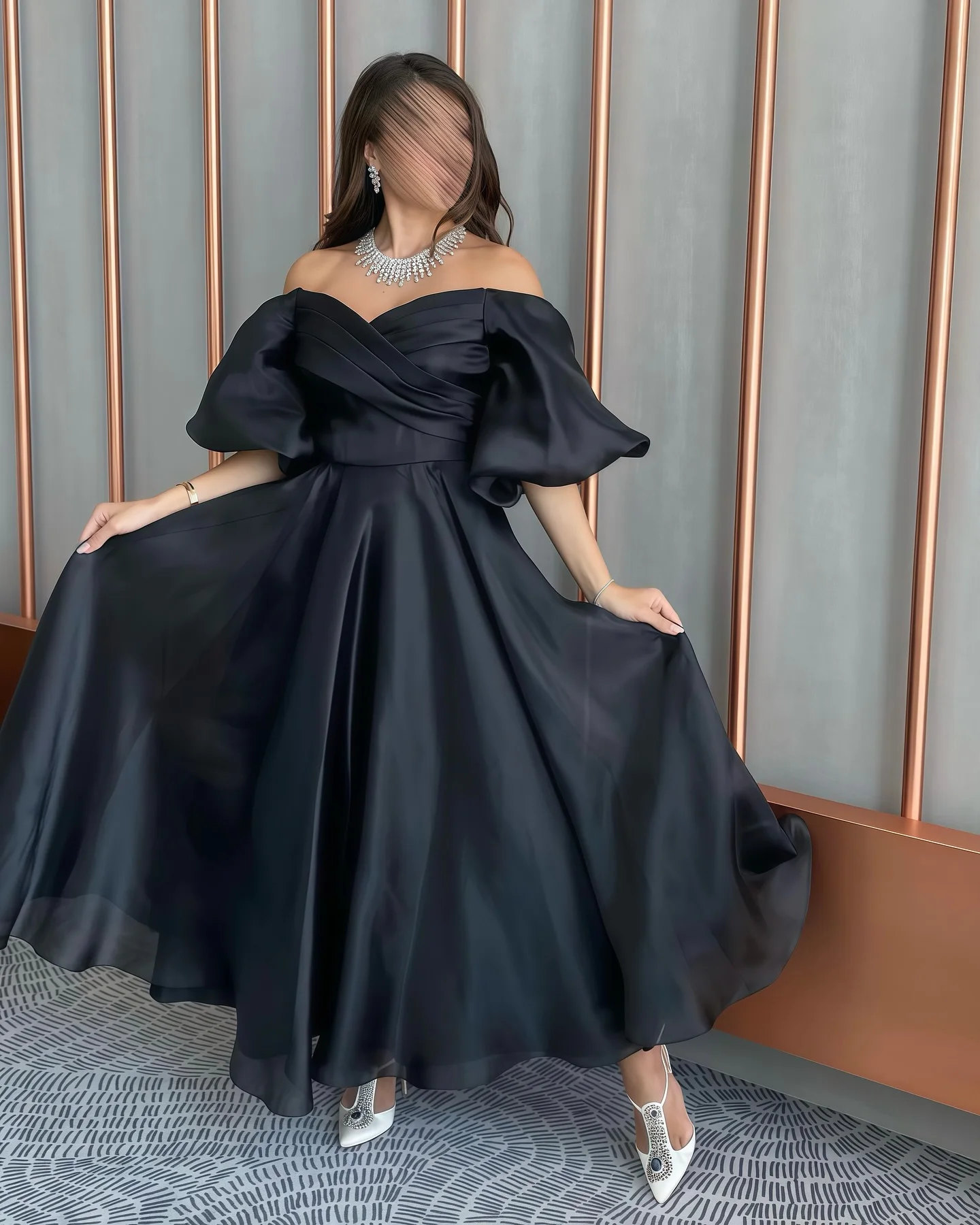 

Simple Black A Line Evening Dresses Off Shoulder Satin Prom Gowns Vintage Floor Length Customized Formal Celebration Skirt