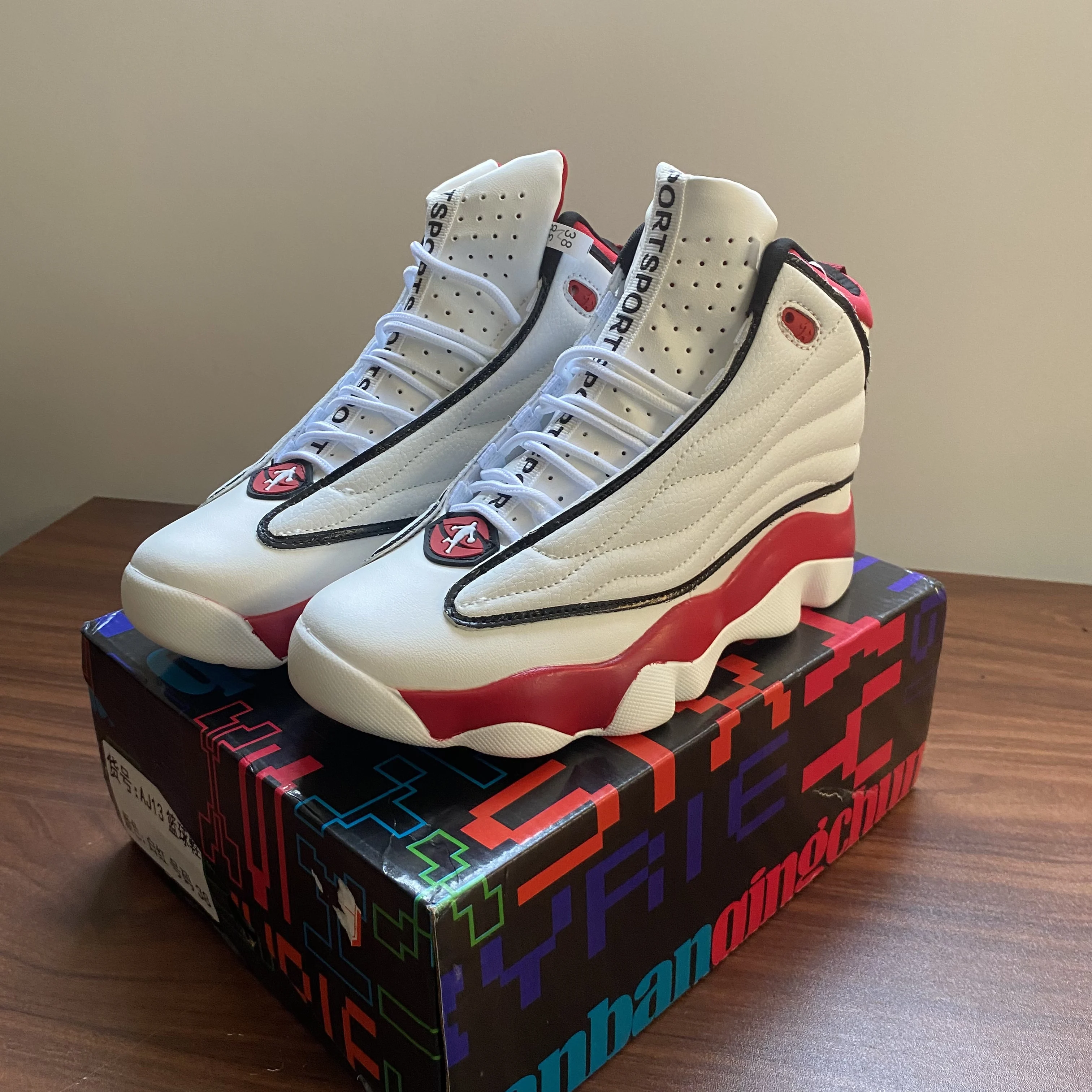 

Basketball Shoes Men's Women's Basketball Sneakers Breathable Anti-slip Outdoor Sneakers Gym Training Athletic Shoes
