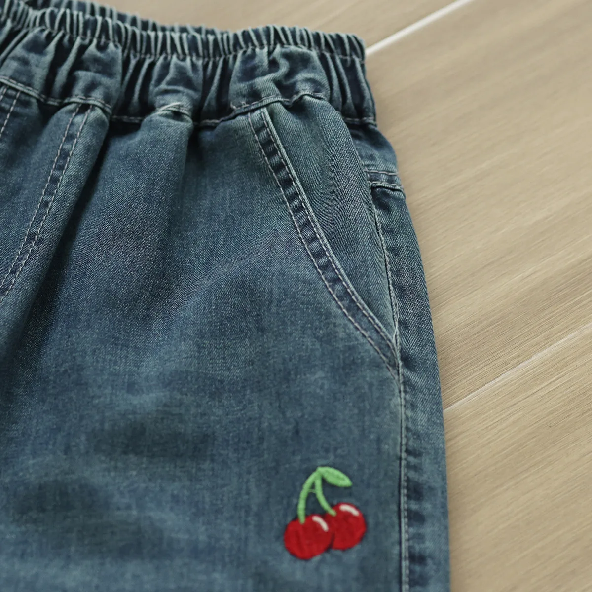 和菓子森ガールヴィンテージチェリー刺繍デニムストレートパンツ女性弾性ウエストカジュアルルーズジーンズワイドレッグパンツ