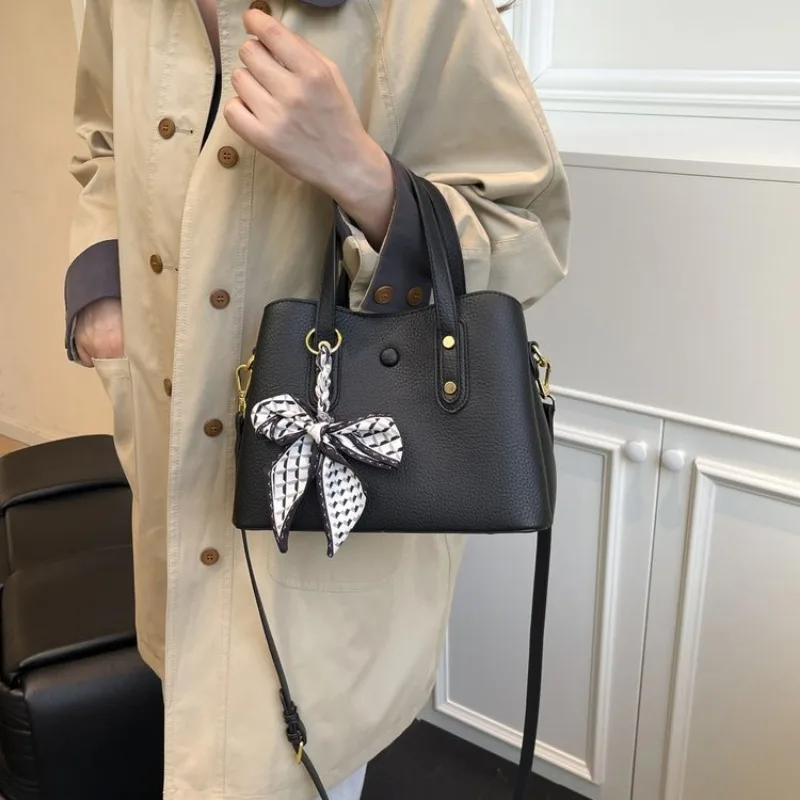 

Women's Stylish Crossbody Bag For City Exploration And Daily Commute Fashionable And Functional Design