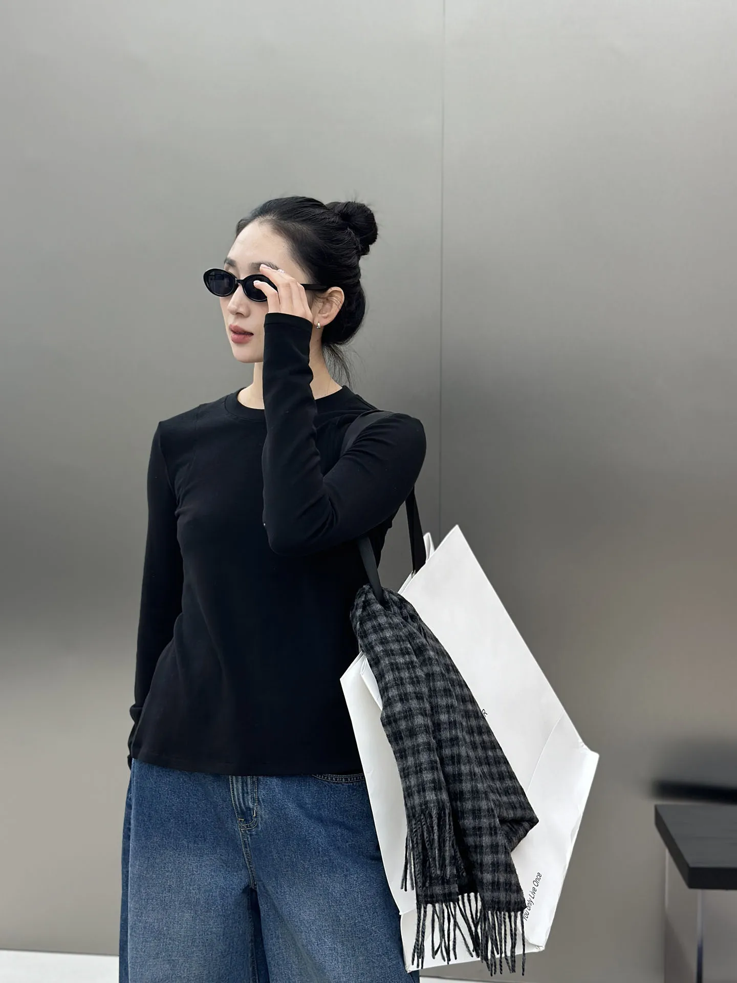 

Мягкая и удобная женская футболка из модала с пуговицами, разрезом и круглым вырезом, дышащая, приятная к телу, с длинным рукавом