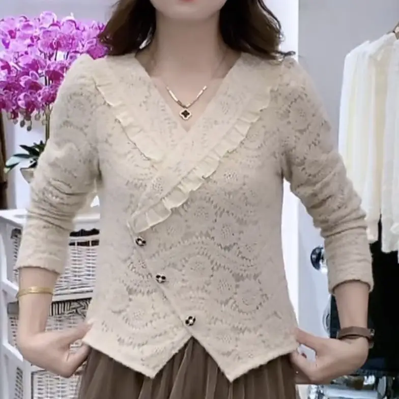 Plush Velvet Warm Long-sleeved Lace Shirt for Women New Temperament Top Fashionable and Age-reducing Bottoming Shirt