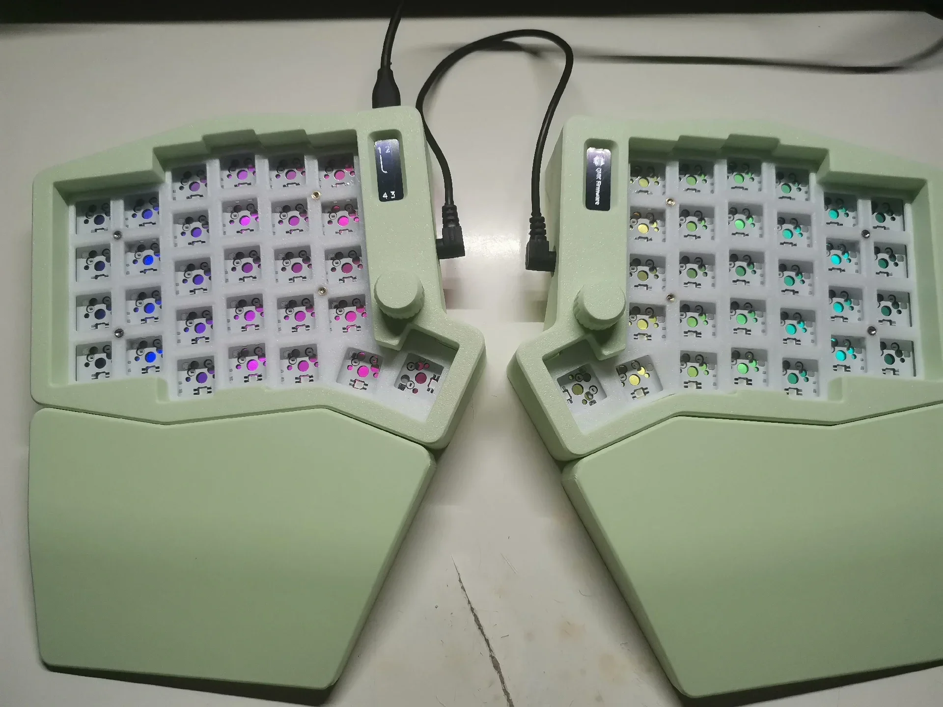 Sofle V2 分割メカニカルキーボードとレストカスタム有線 Rgb