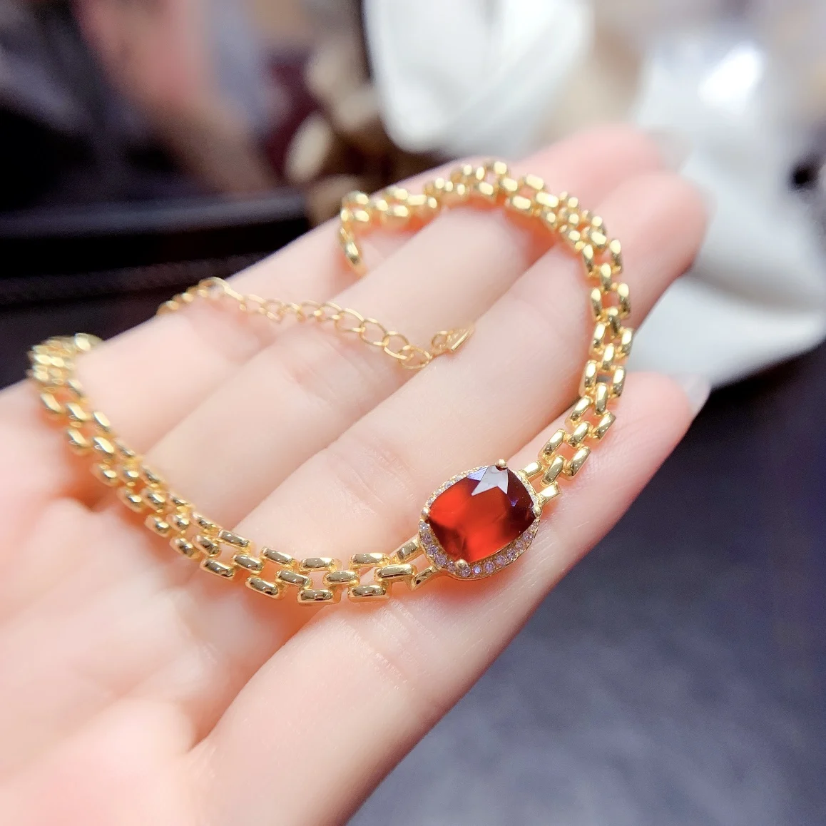 

Luxury 925 sterling silver natural garnet Topaz bracelet Ladies Color Beautiful special Christmas gift bag Mail boutique