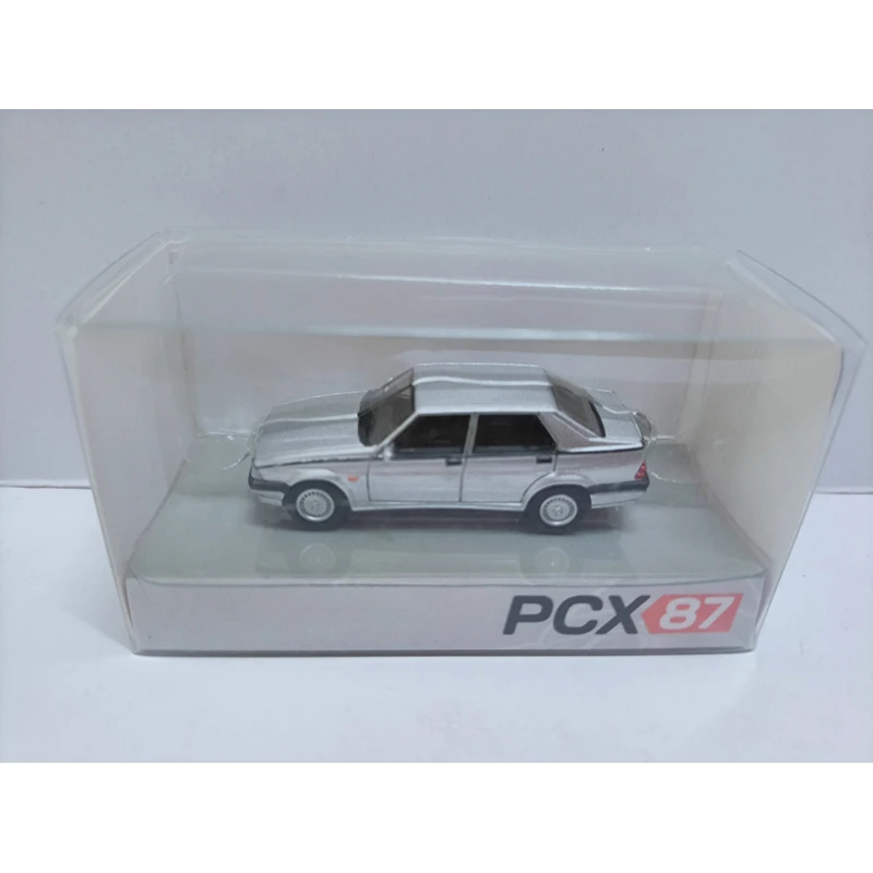 

Premium PCX 1: 87 Scale Romeo 75 Silver Simulation Plastic Car Model Collection Display Toy Gifts