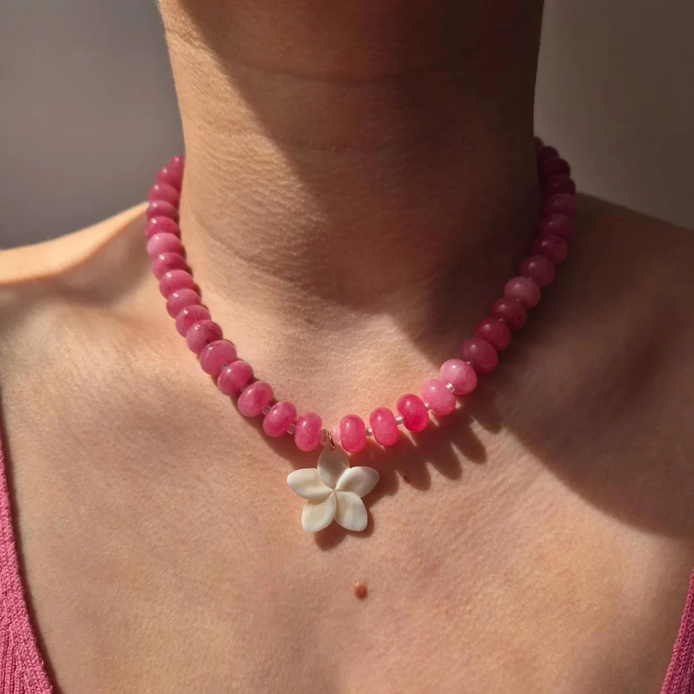 Pink Glass Beaded Necklace for Women Natural Shell Frangipani Flower Pendant Choker Boho Danity Jewelry Gifts
