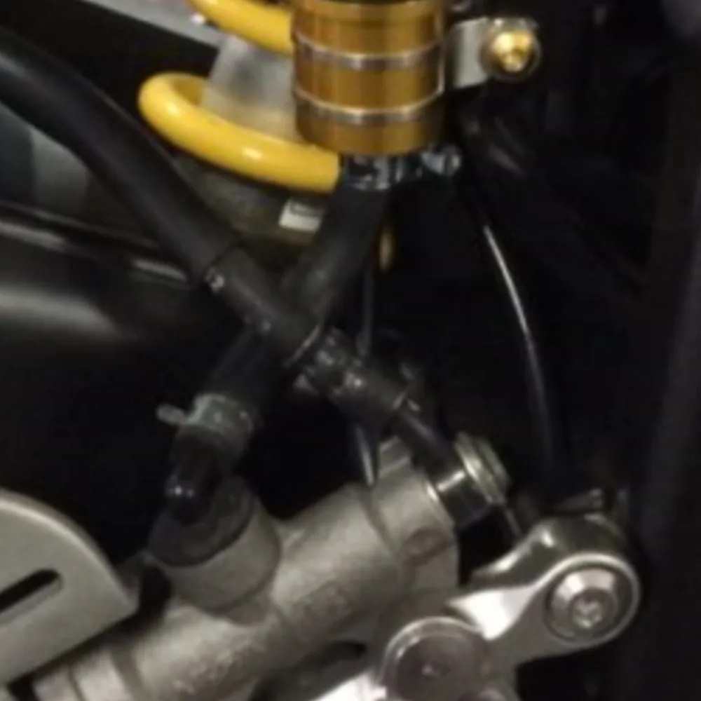 

Motorcycle Brake Fluid For Honda CB919 cb900f hornet 2001-2008 Reservoir Clutch Tank Oil Fluid Cup 2002 2003 2004 2005 2006 2007