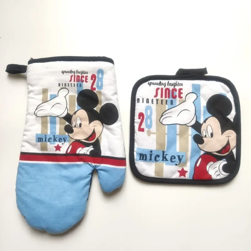 Zestaw do pieczenia Cartoon Disney Figurki anime Mickey Mouse Izolowane rękawiczki Mata na kubek 2-częściowy zestaw Taca do kuchenki mikrofalowej Rękawiczki izolowane