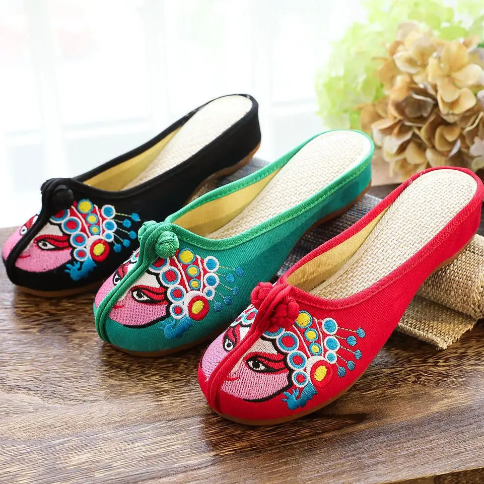 Summer Old Beijing Embroidered Mules: Low-Heel Closed-Toe Slides for Women, Vintage National Style Indoor/Outdoor Cotton Sandals