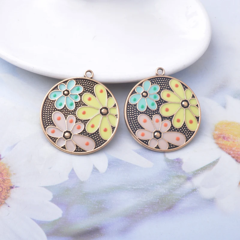 10 Stück emaillierte runde Blumenanhänger aus Legierung, bunte antike KC-Goldanhänger für DIY-Schmuck- und Ohrringherstellung – Detail 4