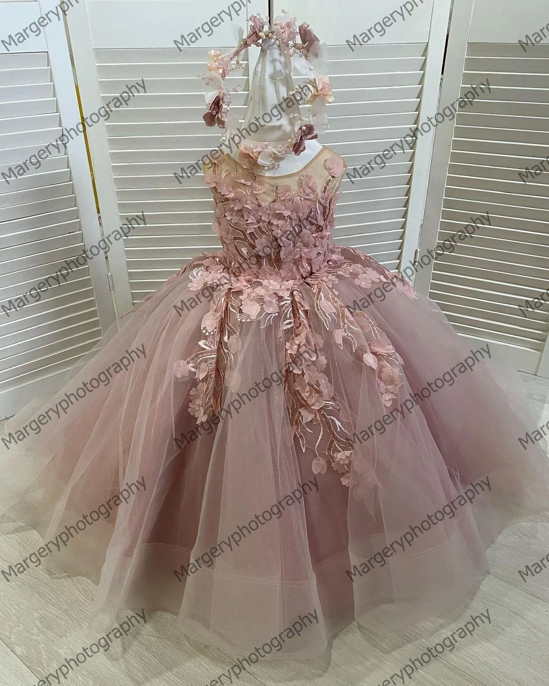 Cute 3D Flowers Lace Kids Communion Dress Pretty Appliques Mesh A Line Tutu Pagenat Gowns Puffy Long Flower Girl Dresses