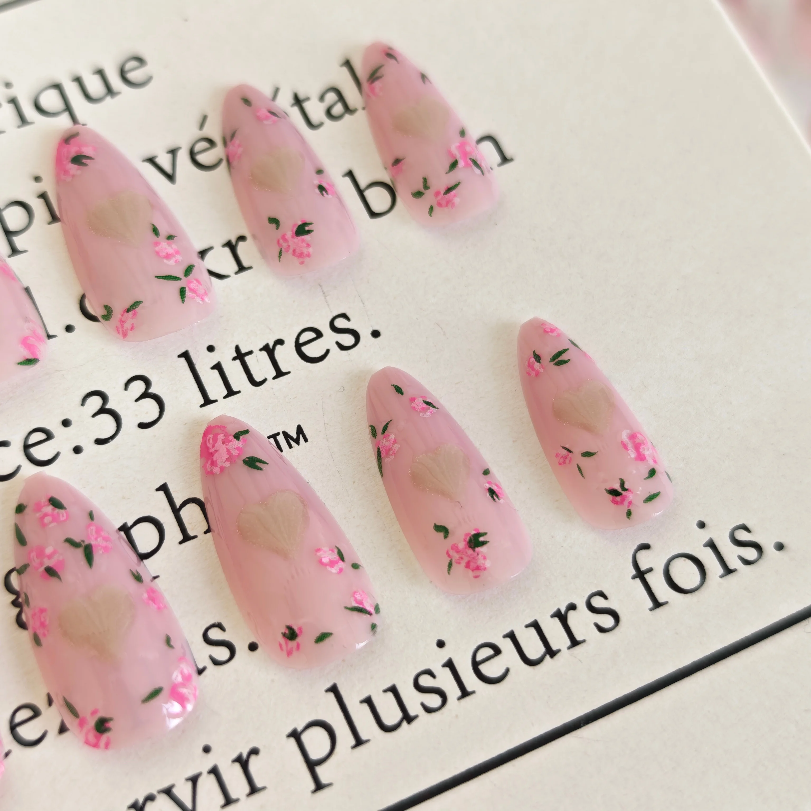 

24PCS Delicate Spring Floral Press-On Nails - Medium Almond Shape With 3D Heart Accents Fake Nails Set For Women