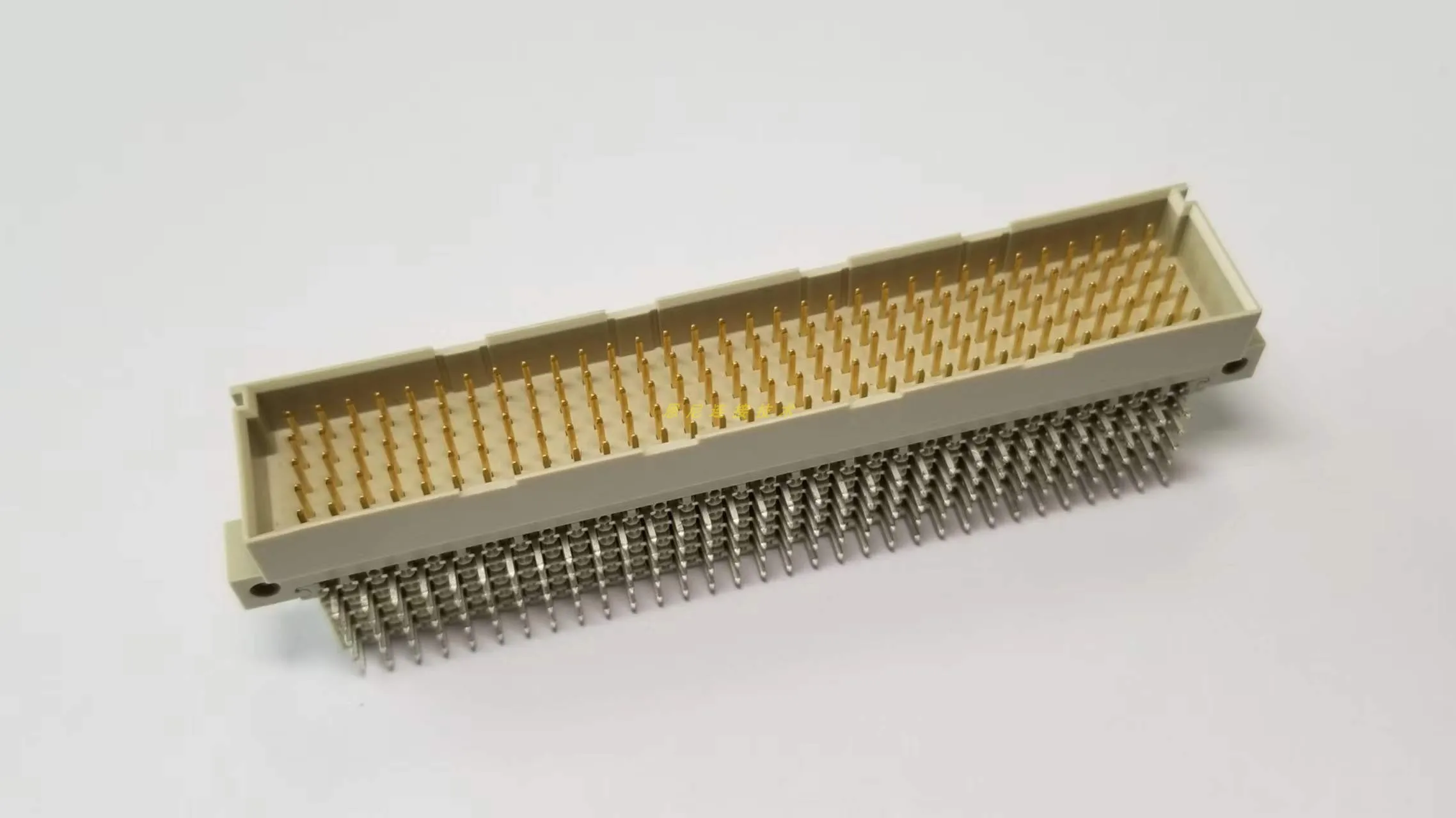 

384299 2,54 мм DIN 41612 Угловой разъем E160