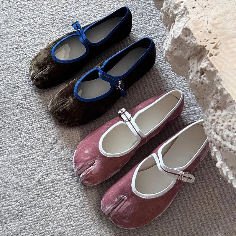 

Tabi Split-Toe Ballet Flats Shoes Women Spring Autumn Velvet Buckle Strap Mary Jane Elegant Flannel Soft Ladies Loafers New In