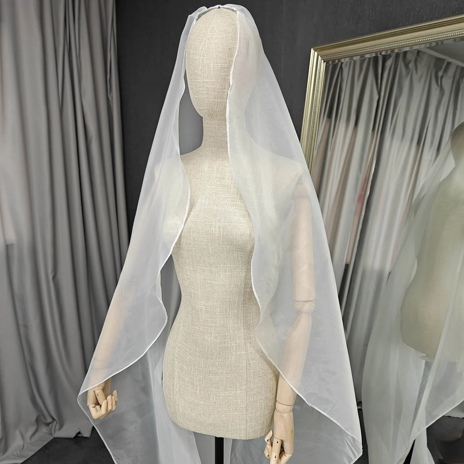 

Customized Silk Organza Long Wedding Veil with Comb Single Tier Bridal Veil Simple Exquisite Veil For Bride Wedding Accessories