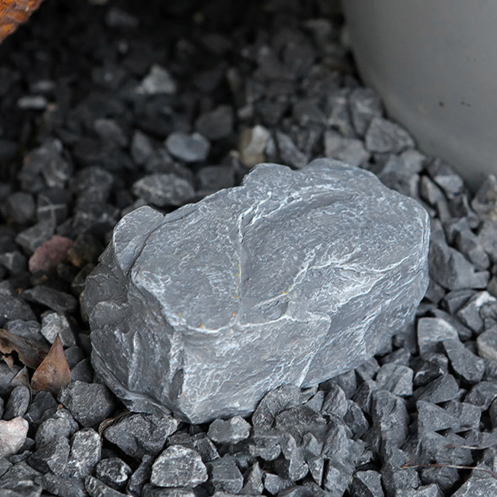 Outdoor Hidden Key Storage Rock Looks & Feels Like Real Stone Resin Hidden Key Box Safe for Outdoor Garden Or Yard Geocaching