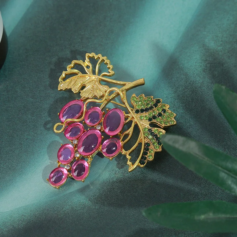 SKEDS Vintage Classic Women Men Grape Resin Stone Brooches Pins Unisex Retro Baroque Transparent Fruit Clothing Badges Buckle