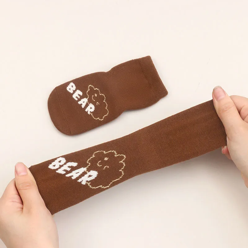 5 Paar rutschfeste Kindersocken aus Baumwolle für Jungen und Mädchen, niedliches Cartoon-Muster, bequeme, atmungsaktive Bodensocken für Babys und Kleinkinder – Detail 8