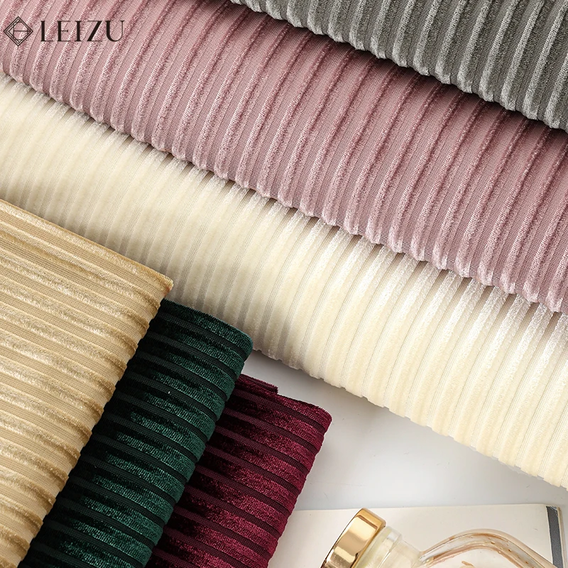 Texture Righe: La Tela in Velluto Dorato a Righe Verticali per Progetti Creativi che Danno Risultati Straordinari