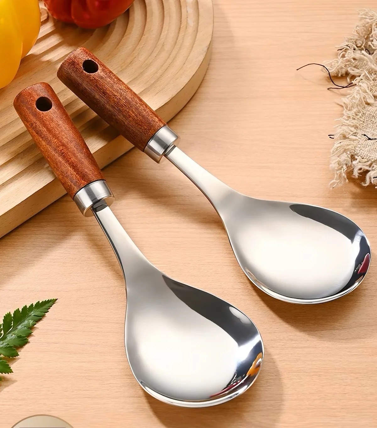 Wooden handle rice spoon for fried rice, suitable for use with rice cookers, can stand upright for serving rice, thickened, for home use, food-grade rice spatula, 2pcs