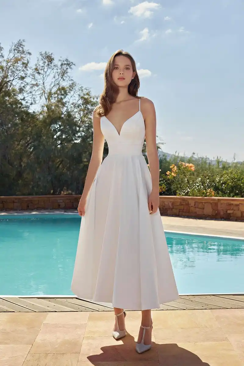 Fashion Simple Romantic Bridal Delicate Spaghetti Straps V Neckline Dresses Sexy Crisscross Back Satin A-Line Evening Gowns