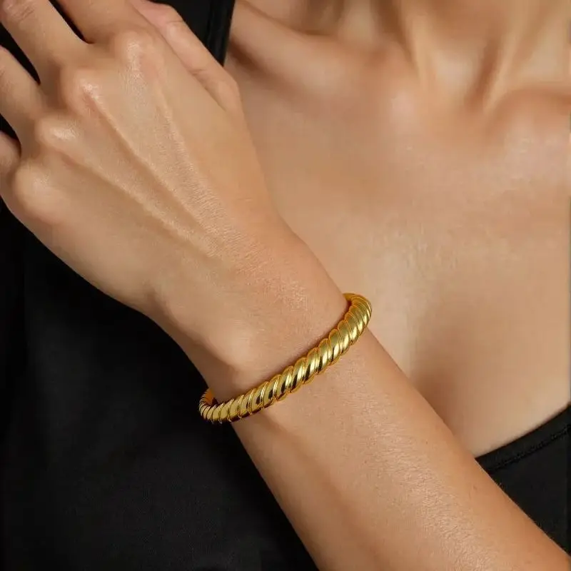 

Trend Fashion Jewelry Women's Braided Cross Pattern Gold Plated Open Bracelet INS Simple Personality Classic Bracelet