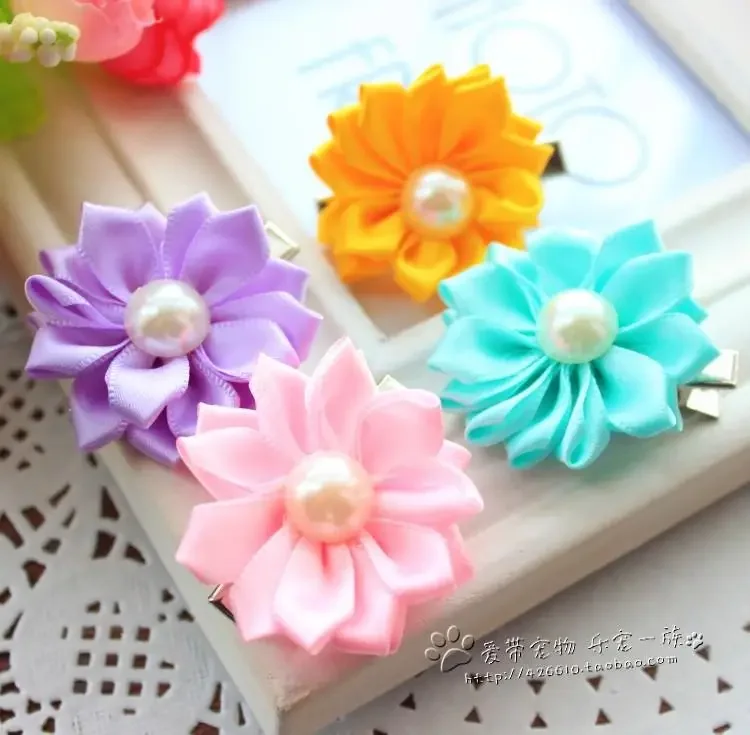 

100pcs/lot Pet Hair Bows Clip Petal Flowers Hairpin With Pearls Pet Grooming Bows Dog Hair Accessories Product